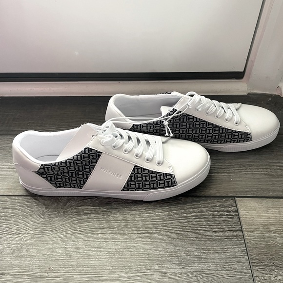 Tommy Hilfiger shoes - Picture 1 of 4